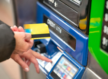 приставы списывают деньги, а долг не уменьшается: как такое возможно - фото - 2